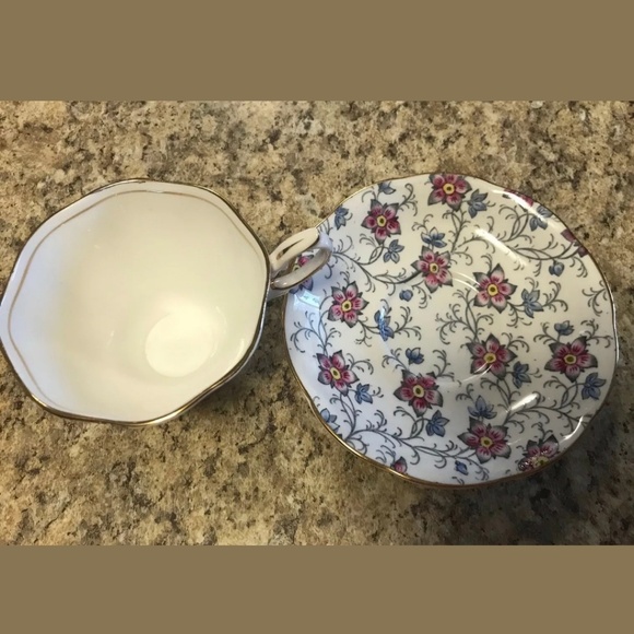 Royal Albert Kendal Teacup & Saucer - Picture 2 of 8